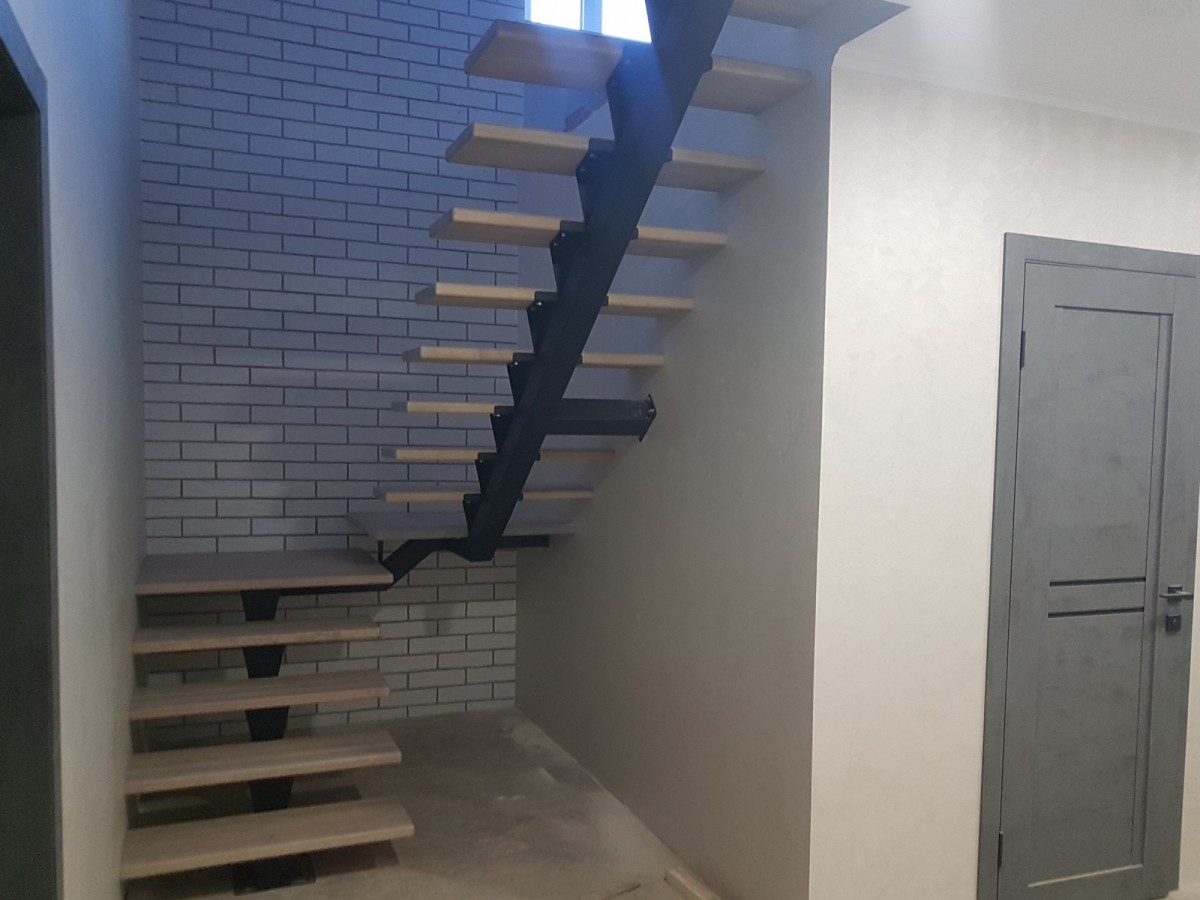 Однокосоурная лестница для дома