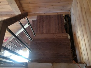 Лестница с поворотом в дом