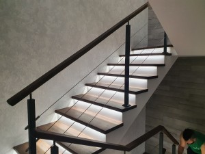 Лестницы с подсветкой из березы купить