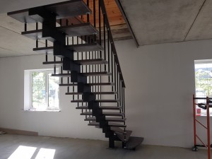Парящая лестница в частный дом на заказ