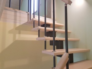Сколько стоит сделать лестницу на второй этаж?