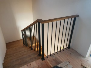 Две лестницы (подвал и второй этаж) в Заславле Две лестницы (подвал и второй этаж) в Заславле