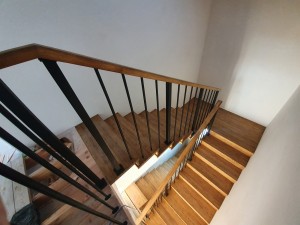 Две лестницы (подвал и второй этаж) в Заславле Две лестницы (подвал и второй этаж) в Заславле