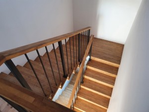 Две лестницы (подвал и второй этаж) в Заславле Две лестницы (подвал и второй этаж) в Заславле