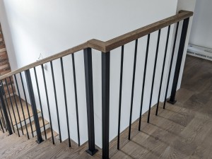 Монтаж ограждения серии Вертикаль на монолитную лестницу