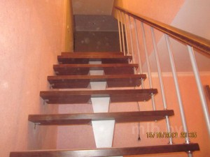 Лестница Моно со ступенями из тонированного бука