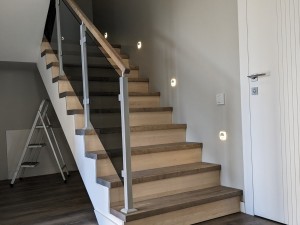 Как установить перила на бетонной лестнице