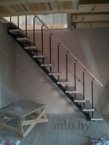 Лестница Моно в строящемся доме в Держинске