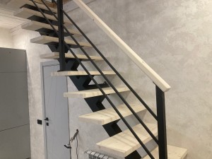 Купить лестницу на второй этаж дома в Мяделе