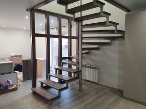 Обшивка металлической лестницы
