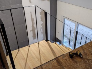 Установка лестницы Квадро с ограждением Вертикаль в деревне Крылово