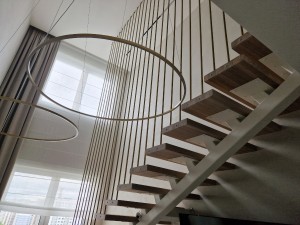 Установка лестницы с индивидуальным ограждением на пр-те Дзержинского