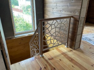 Установка ограждения Мозаика с поручнем из дуба в д. Надежда-Щербины