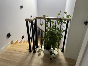 Установка ограждения Вертикаль с поручнем из дуба в деревне Галица