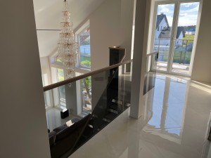 Цвет ступеней и пола: как избежать визуального хаоса