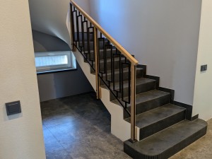 Цвет ступеней и пола: как избежать визуального хаоса