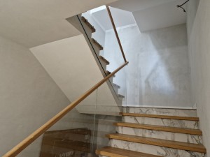 Лестничная площадка: 7 практичных способов использовать пространство Лестничная площадка: 7 практичных способов использовать пространство