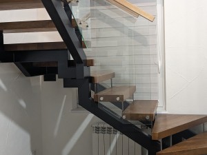 Что важно учесть перед покупкой стеклянного ограждения: безопасность, вид и реальные расходы