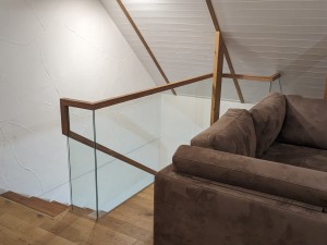 Что важно учесть перед покупкой стеклянного ограждения: безопасность, вид и реальные расходы