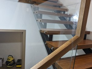 Что важно учесть перед покупкой стеклянного ограждения: безопасность, вид и реальные расходы