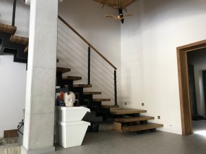 Установка лестницы Гарант со ступенями из дуба 60 мм и тросовым ограждением в д. Слободщина Установка лестницы Гарант со ступенями из дуба 60 мм и тросовым ограждением в д. Слободщина