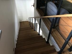 Установка лестницы Гарант со ступенями из дуба 60 мм и тросовым ограждением в д. Слободщина Установка лестницы Гарант со ступенями из дуба 60 мм и тросовым ограждением в д. Слободщина