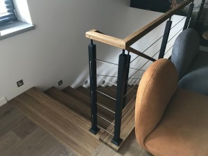 Установка лестницы Гарант со ступенями из дуба 60 мм и тросовым ограждением в д. Слободщина Установка лестницы Гарант со ступенями из дуба 60 мм и тросовым ограждением в д. Слободщина