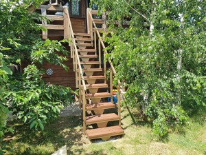 Внешняя лестница на второй этаж: как организовать отдельный вход, не потерять площадь и не получить «каток» зимой Внешняя лестница на второй этаж: как организовать отдельный вход, не потерять площадь и не получить «каток» зимой