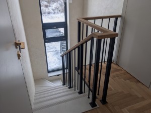 Установка ограждения Вертикаль с поручнем из дуба в деревне Глебковичи