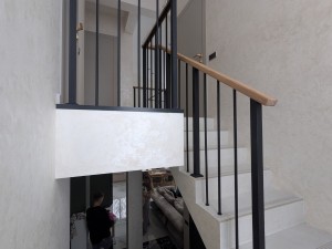 Установка ограждения Вертикаль с поручнем из дуба в деревне Глебковичи