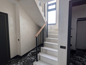 Установка ограждения Вертикаль с поручнем из дуба в деревне Глебковичи