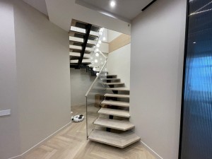 Зашивка существующего каркаса дубовыми ступенями