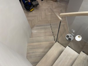 Зашивка существующего каркаса дубовыми ступенями