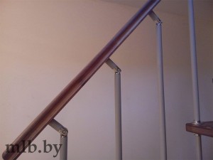Стойки с поворотным механизмом для лестницы в доме