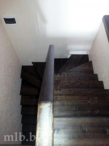 Лестница на металлическом каркасе в частном доме
