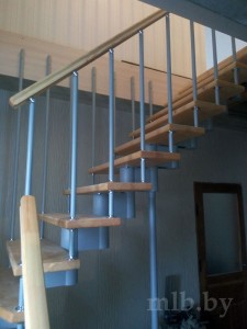 Г-образная лестница для дома Авангард