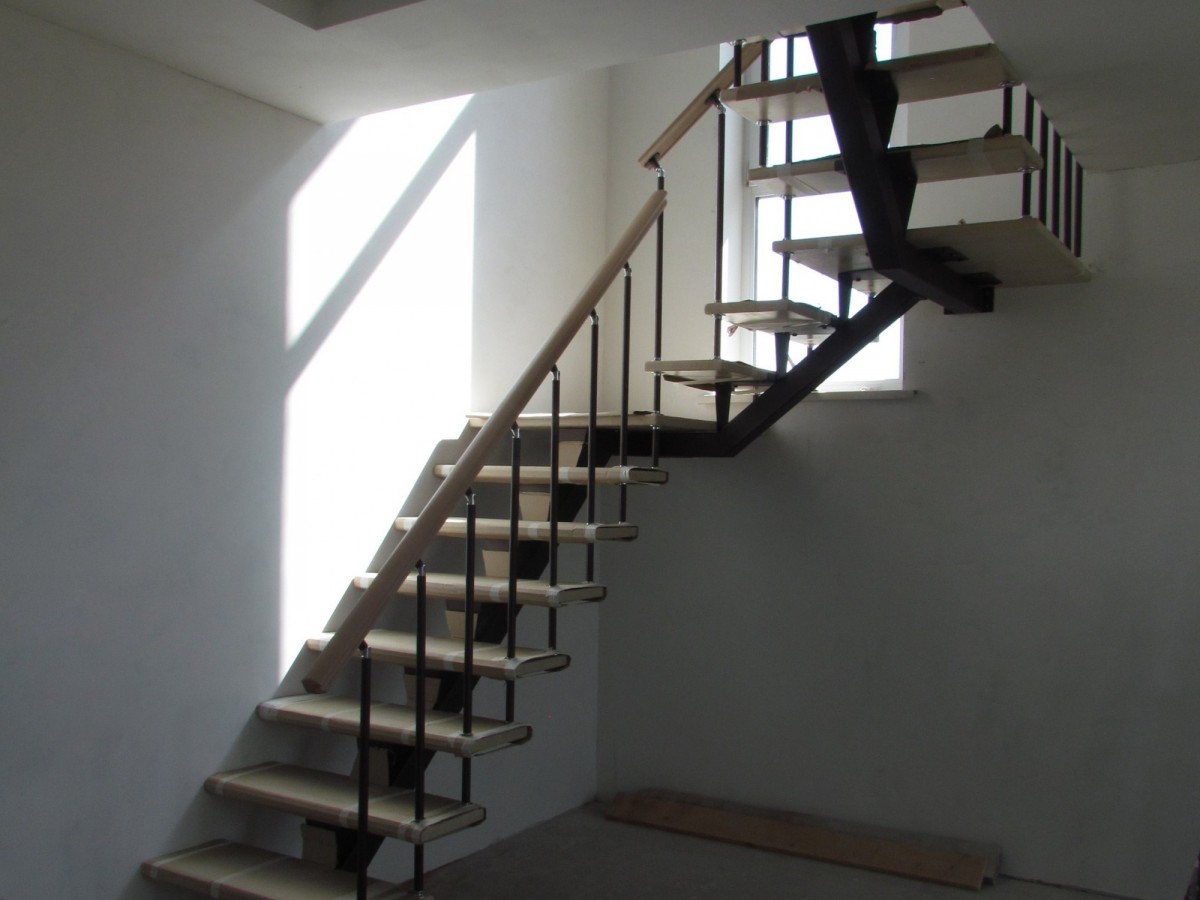 Изготовление лестниц на металлокаркасе для дома